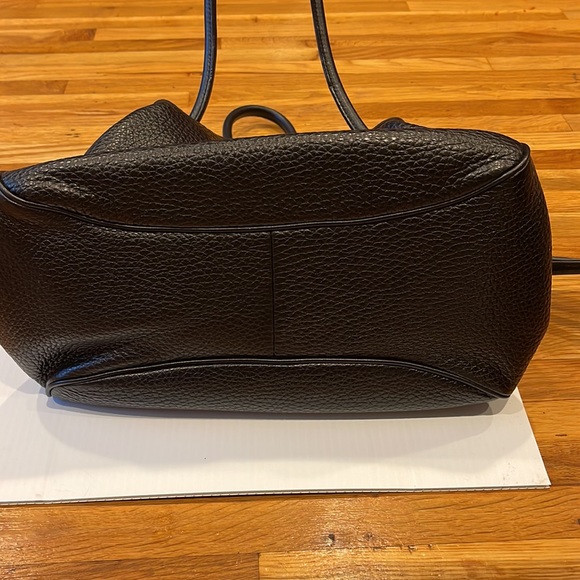 Micheal Kors Daliha Large Shoulder tote ( black). Knotted detail on sides. - Picture 3 of 7